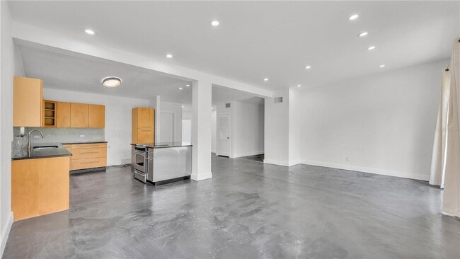 Building Photo - 2128 Sycamore Dr