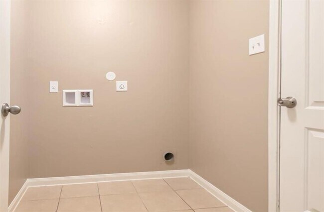 Building Photo - 8730 Leclaire Meadow Dr