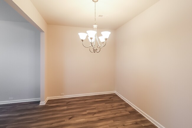 Building Photo - 2857 Saratoga Lake View