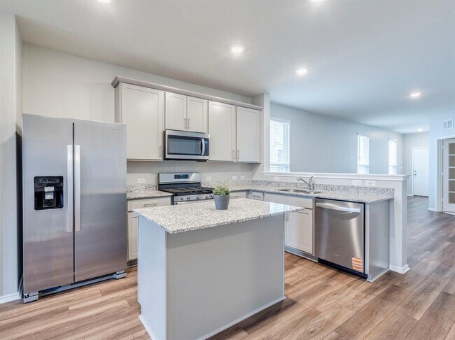 Building Photo - 388 Begonia St