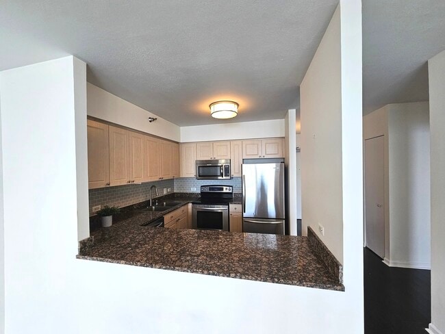 Building Photo - 512 N McClurg Ct