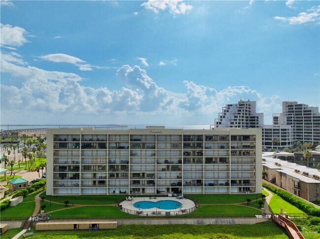 Building Photo - 900 Padre Blvd