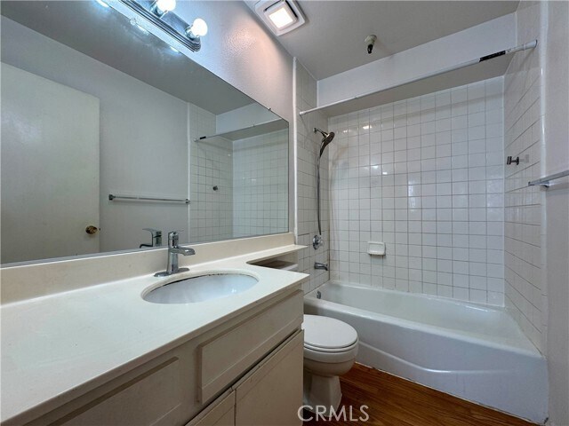 Building Photo - 987 E Del Mar Blvd