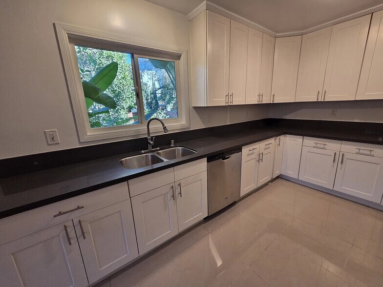 Building Photo - 11536 Cumpston St