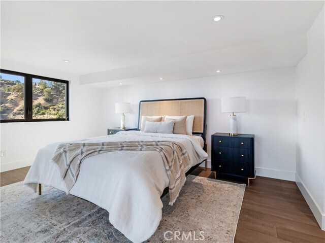 Building Photo - 2287 Sunset Plaza Dr