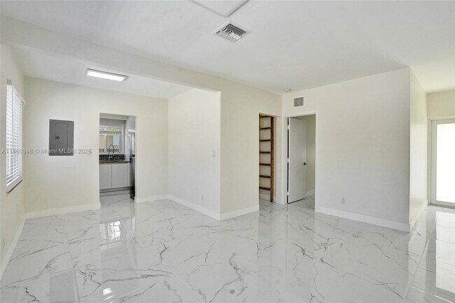 Building Photo - 12055 NE 9th Ave