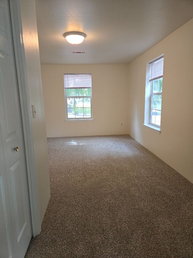 Building Photo - Charming 3-Bedroom, 2-Bath Townhouse for R...