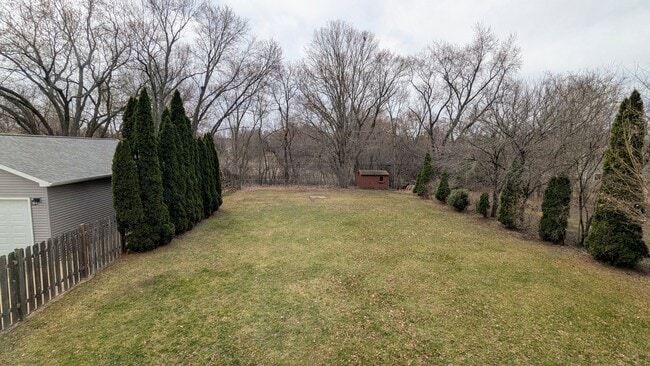 Building Photo - 709 W Kenilworth Ave