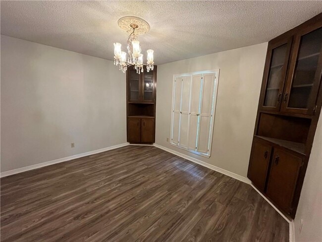 Building Photo - 562 Barcelona Dr