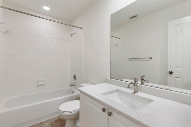 Building Photo - 67 Woodlily Pl