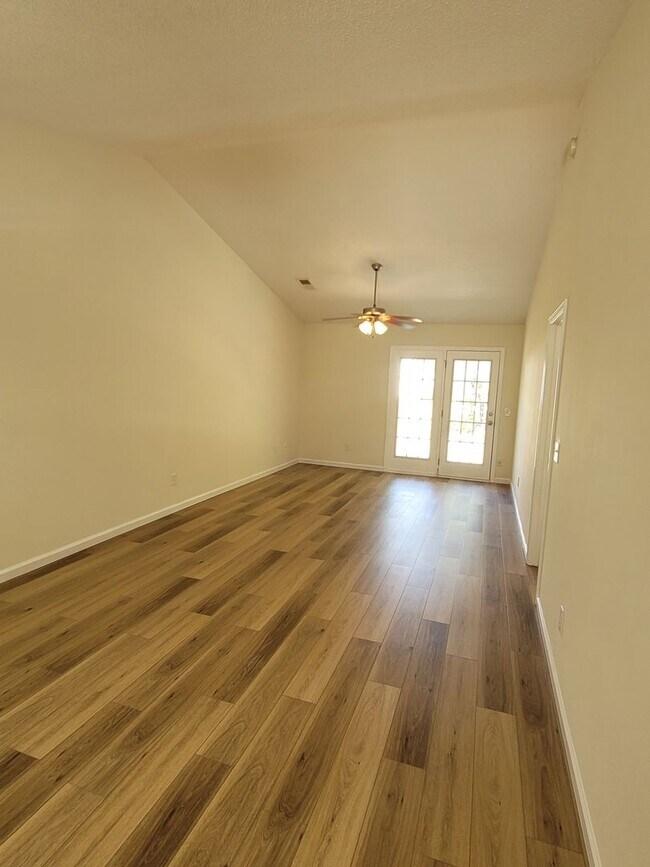 Building Photo - 1852 Horseshoe Dr