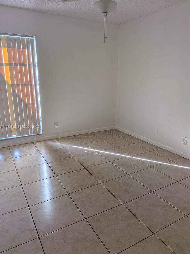 Building Photo - 5494 Courtyard Dr