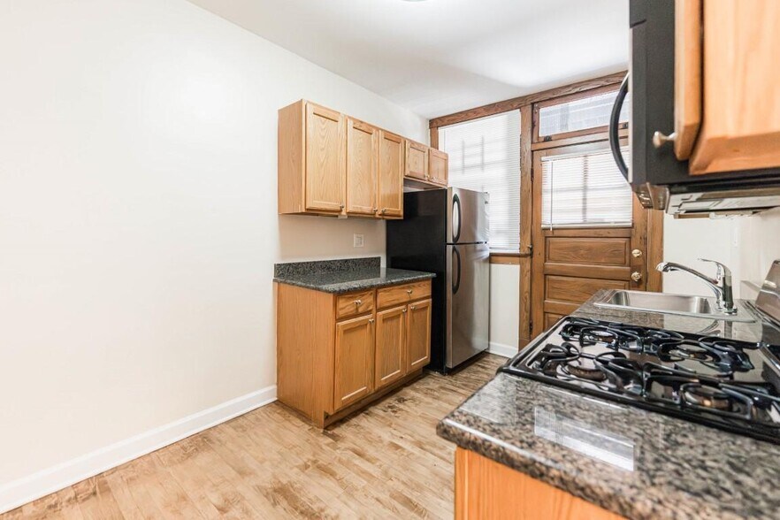Building Photo - 3516 N Lawndale Ave