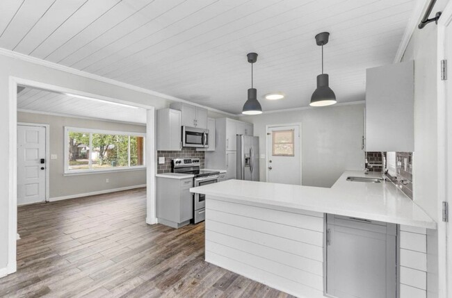 Building Photo - Charming 3-Bedroom Home in Pensacola!