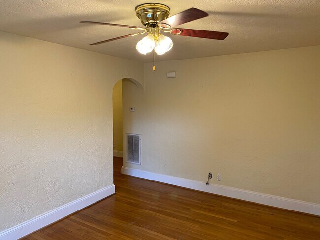 Building Photo - 208 N Nansemond St