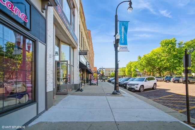 Building Photo - 116 N Benton St
