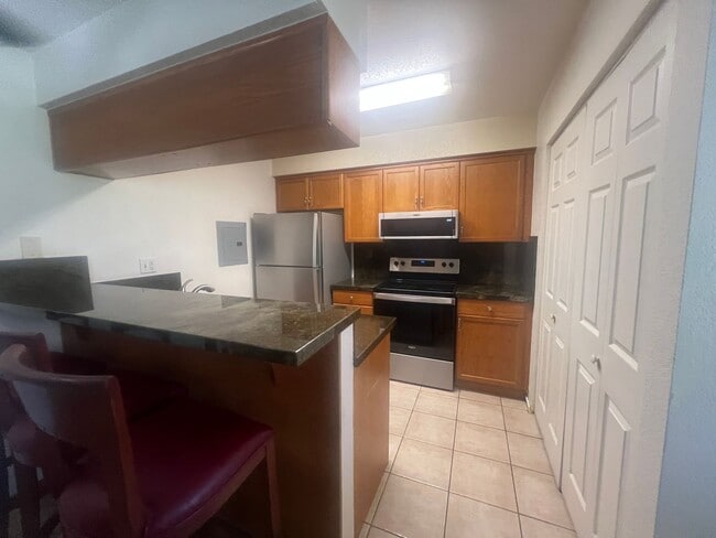 Building Photo - Beautiful 2 Bedroom UPGRADED condo for rent!