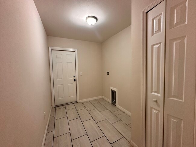 Building Photo - 314 NW 7th Pl