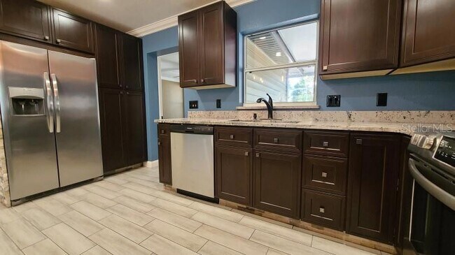 Building Photo - 1742 Cardinal Dr