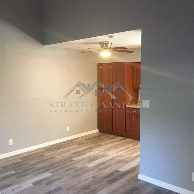 Building Photo - 852 N Stapley Dr