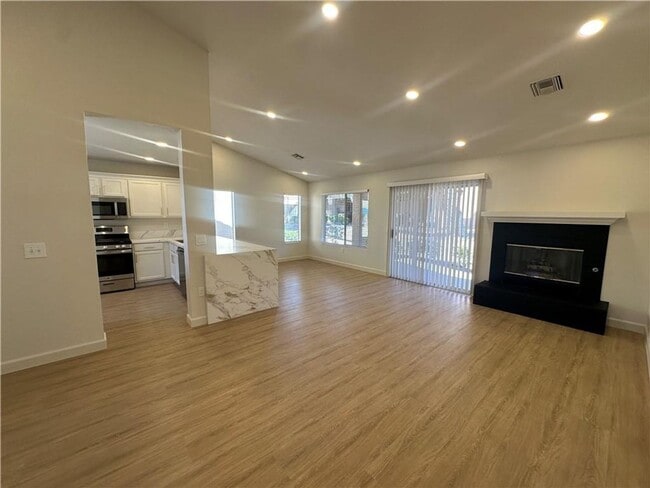 Building Photo - Summerlin 55+ Active Resort!!  Country Clu...