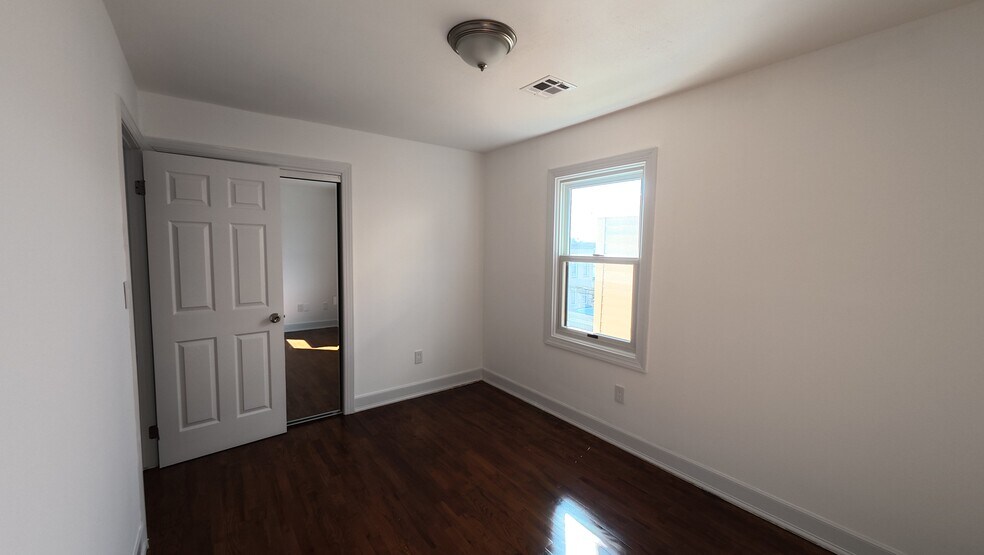 Bedroom 1 - 1302 Morris St