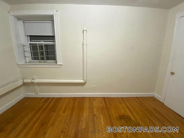 Building Photo - 1589 Beacon St