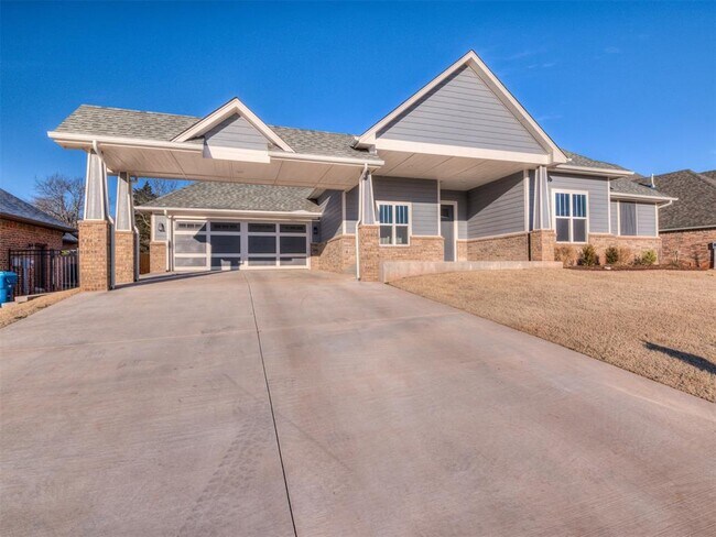 Building Photo - 2425 Rumble Ln