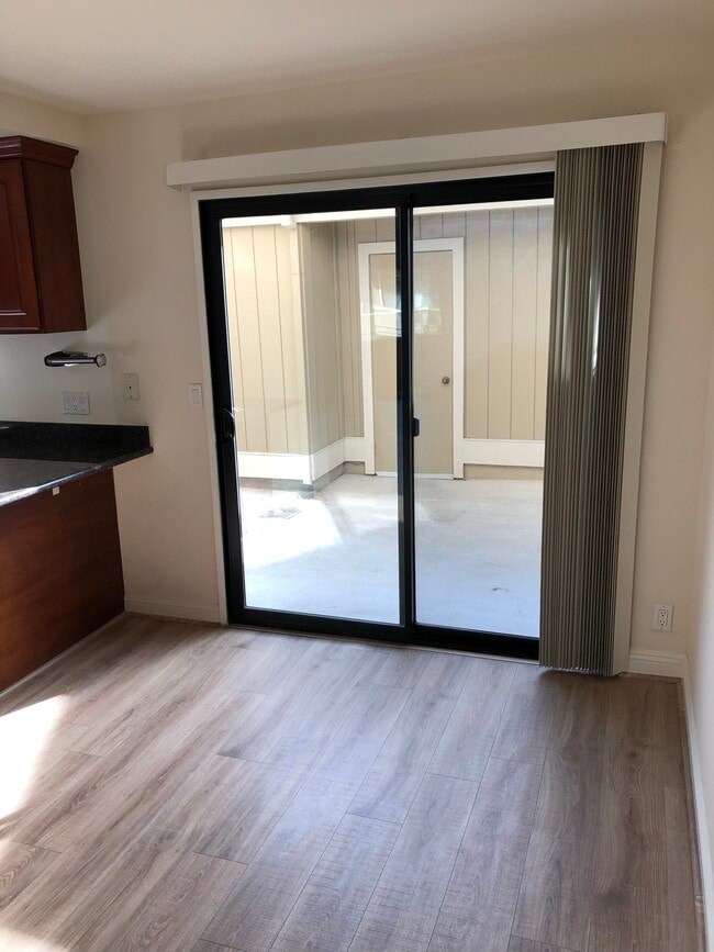 Building Photo - 818 Juno Ln