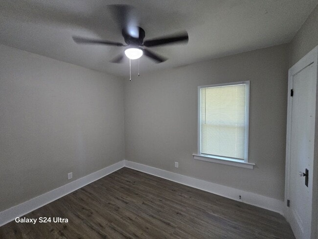 Building Photo - Beautifully Renovated 3-Bedroom Home – We ...