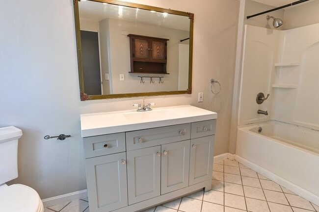 Building Photo - Adorable 2 Bedroom Single Family on Penn St