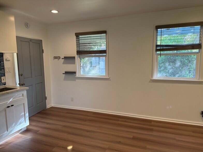 Building Photo - 14039 Gilmore St