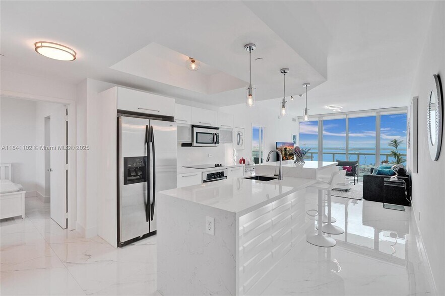 Primary Photo - 888 Biscayne Blvd