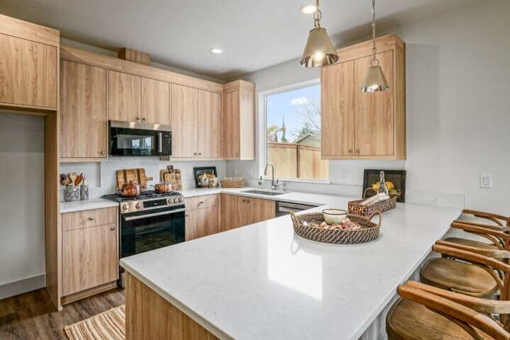 Building Photo - 1321 Oppek St NE