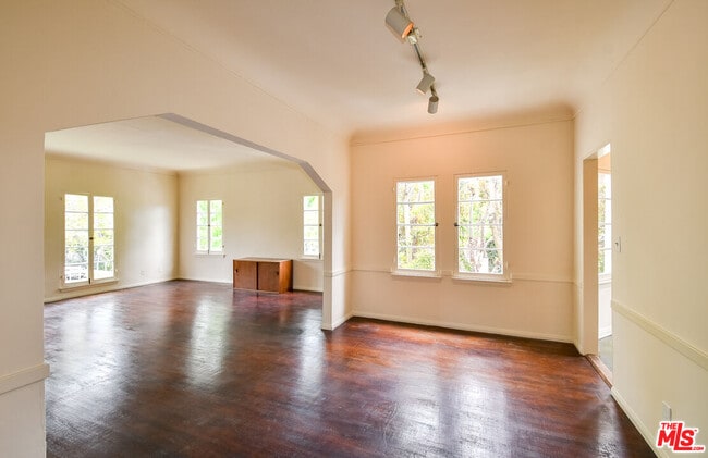 Building Photo - 803 Croft Ave