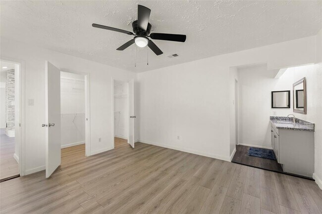 Building Photo - 419 Capehill Dr