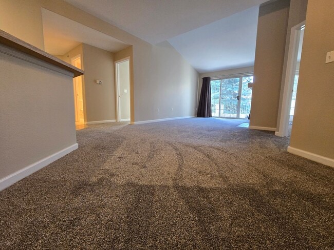 Building Photo - Fresh 2 bedroom, 2 bathroom condo located in Meadows on the Parkway in the heart of Boulder.