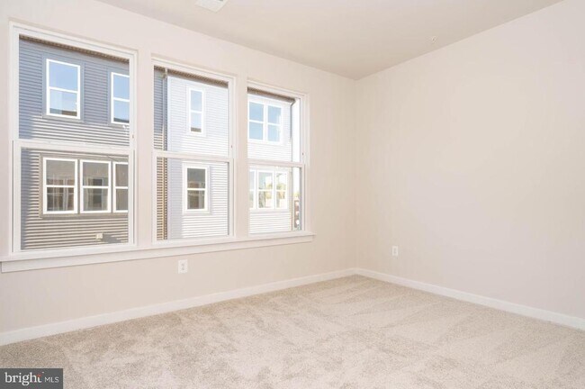 Building Photo - 5610 Alpha Rdg Ave