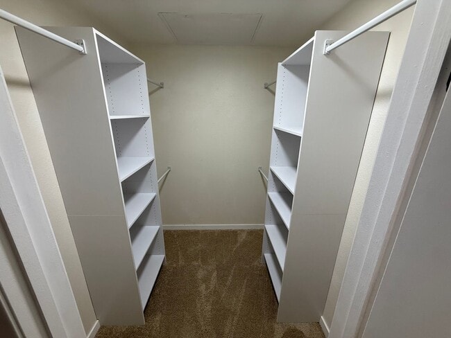 Building Photo - RENOVATED 2BD/2BA NEAR STRIP!