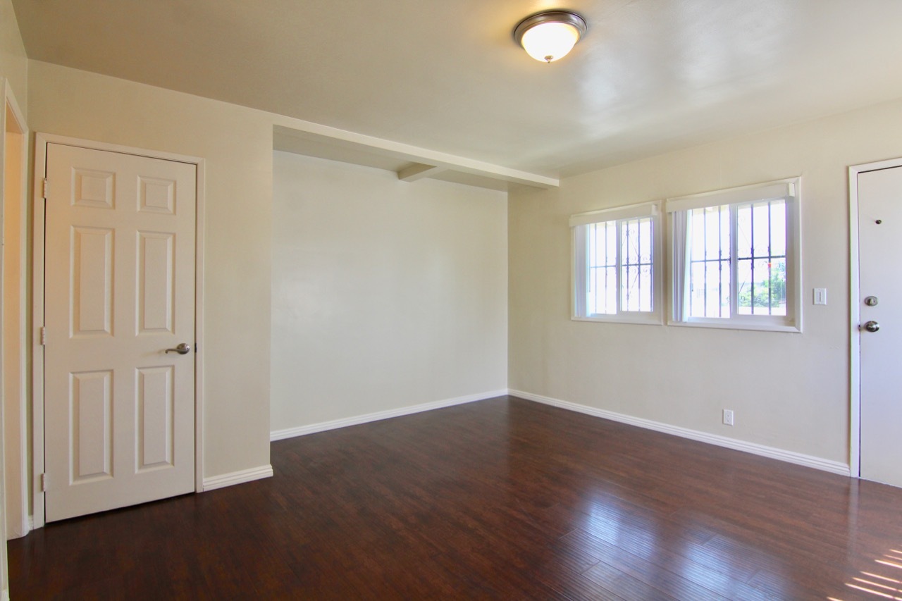 Building Photo - 3345 Del Mar Ave