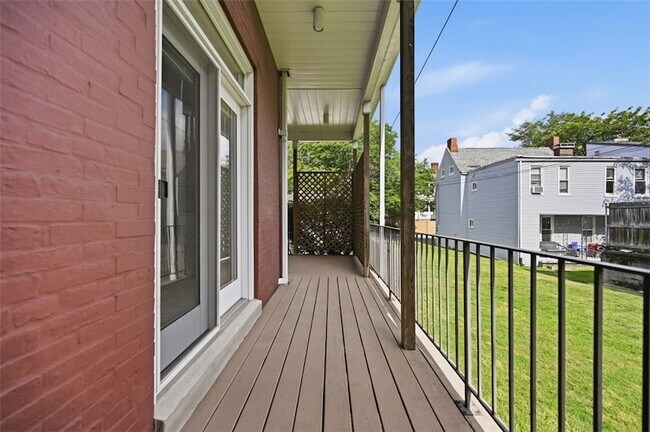 Building Photo - 326 Hailman St