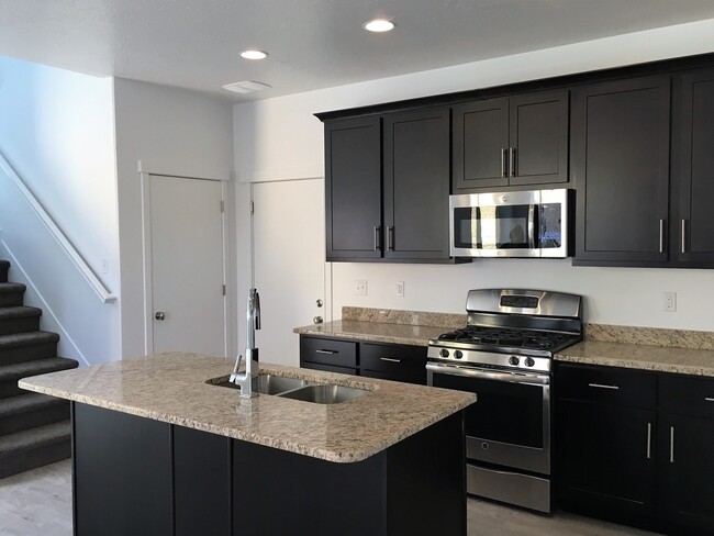 Building Photo - Beautiful 3 Bedroom Home in Herriman with ...
