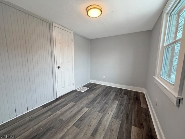 Building Photo - 65 Davis St