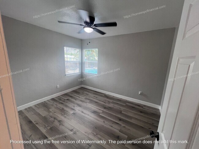 Building Photo - 370 W 44th St