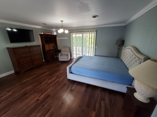 Building Photo - Sevierville 37862 - Showings begin July 11, 2026 - Fully Furnished! Long term or 3 Month Lease Co...