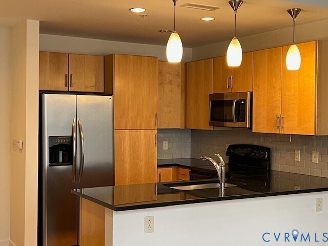 Building Photo - 230 N 6th St