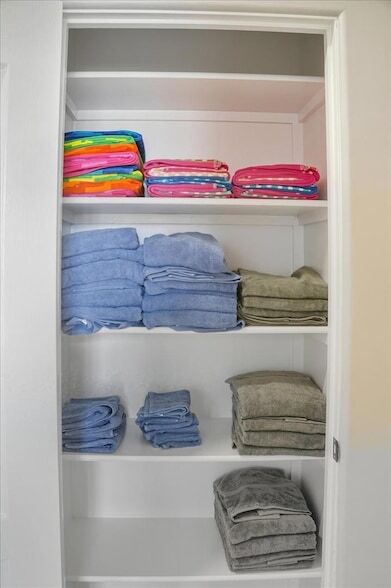 Building Photo - 1909 E Coral Tree Dr