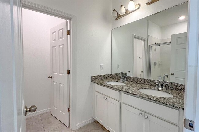 Building Photo - 15589 Willow Arbor Cir