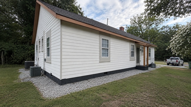 Building Photo - 313 W Chappell St
