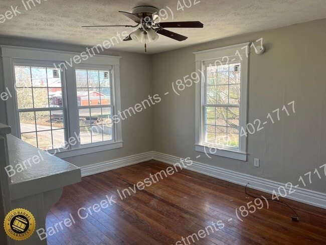 Building Photo - 224 E Poplar St